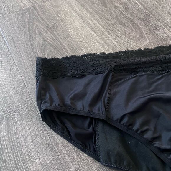 Victoria's Secret Black Lace Trim Panties - Picture 6 of 7